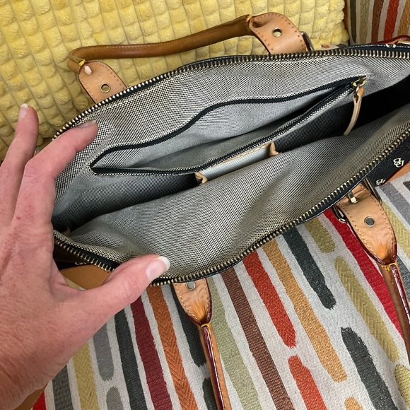 SOLD‼️Dooney Bourke Vintage Y2K Black/Tan Shoulder Bag & Matching Sunglass Case - Picture 13 of 15